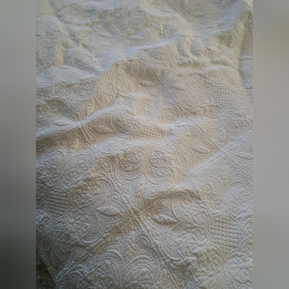 Luxurious Cream Textured Quilt
